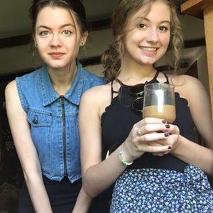 Meet your Poshers, Rodica and Maria!